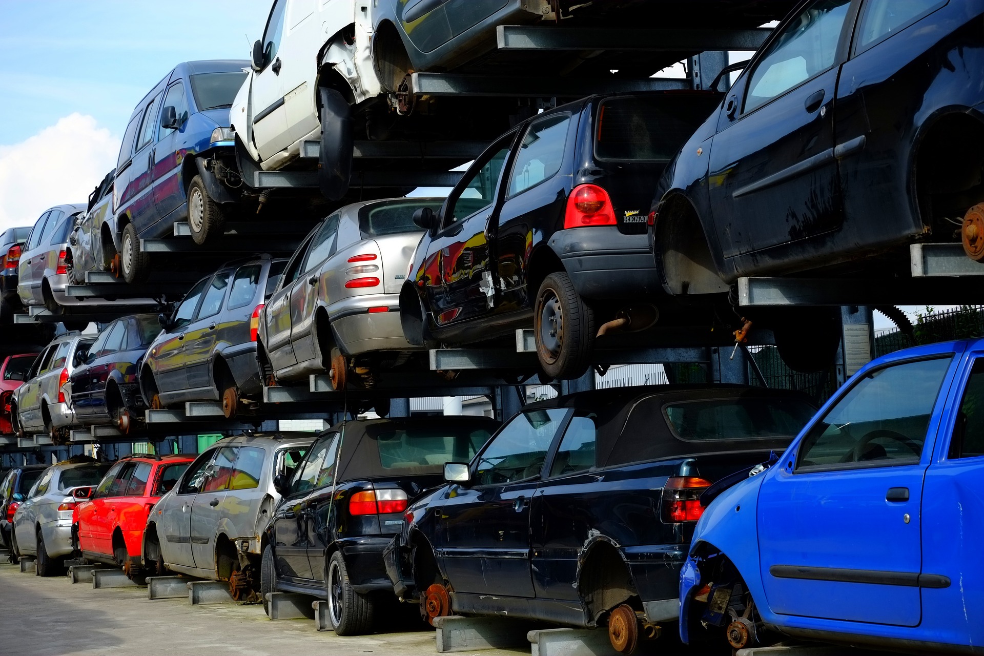 la DGT alerta sobre el aumento de vehículos que se dan de baja temporal